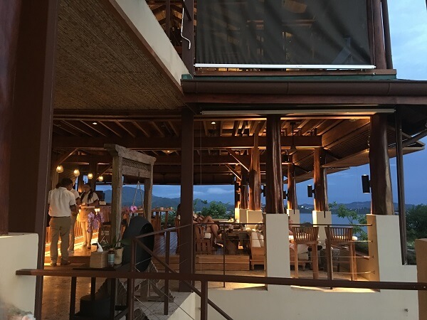 Sentido Norte's open air bar area.